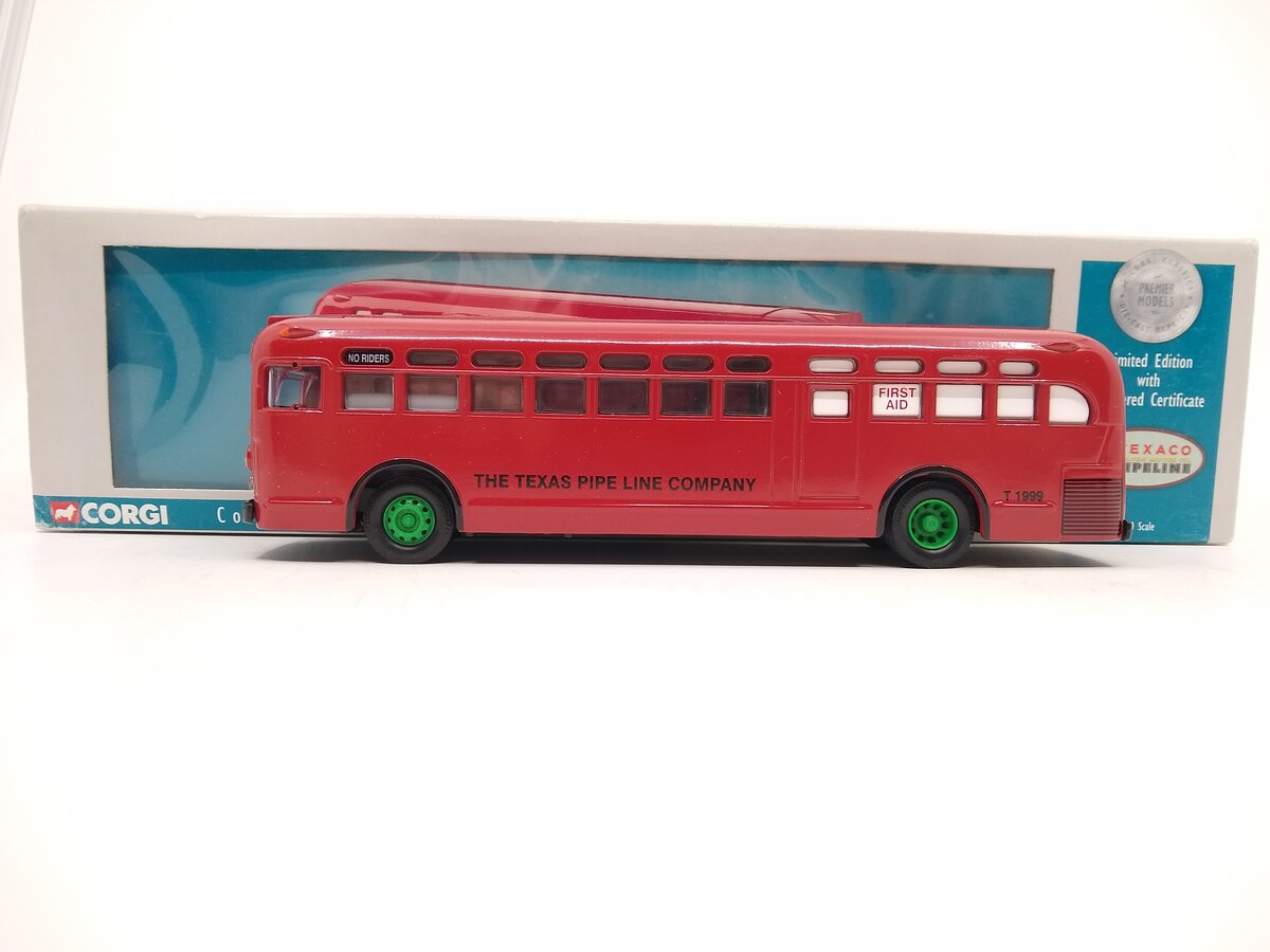 Corgi 54015 1:50 Scale Texaco Crew Bus Diecast GM Limited Edition