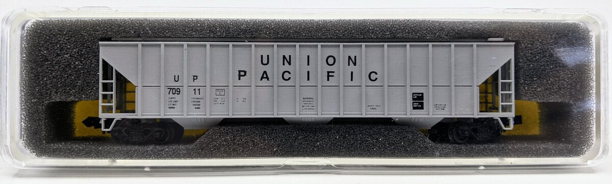 Precision Masters 1701 N Scale Union Pacific 3-Bay Covered Hopper #70911 LN/Box
