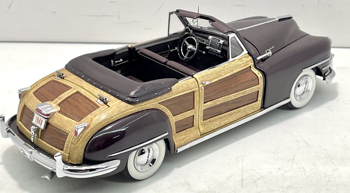 Danbury Mint 1:24 Scale Maroon/Woodgrain '48 Chrysler Town & Country Convertible