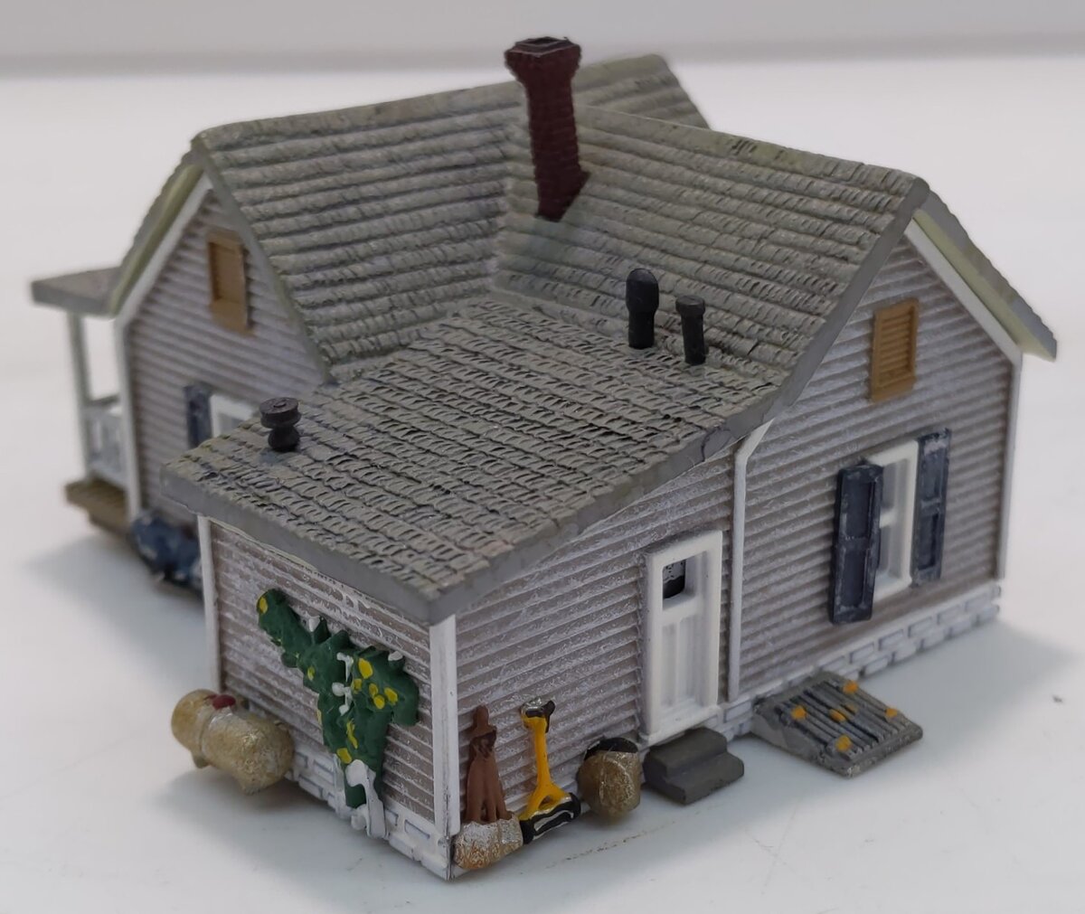 Woodland Scenics BR4933 N Built-&-Ready Old Homestead Building W/LED Lighting