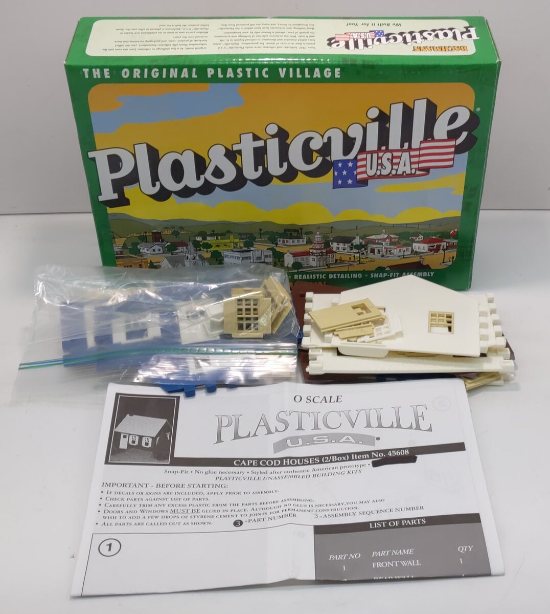 Bachmann 45608 O Plasticville USA Cape Cod House Classic Building Kit (Set of 2)