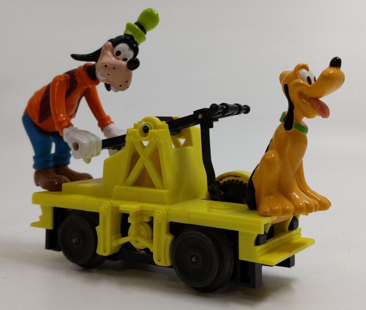 Lionel 6-18425 O Gauge Disney Goofy & Pluto Operating Handcar LN/Box