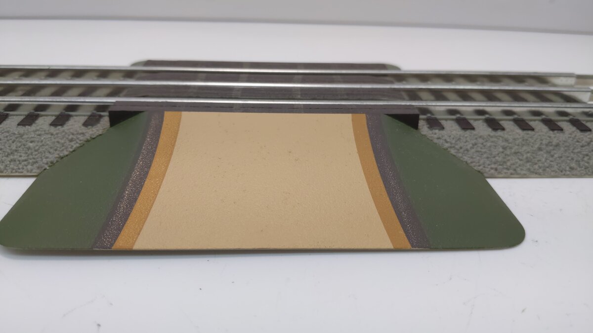 Lionel 6-12036 O Gauge FasTrack Grade Crossing (Pack of 2) NIB