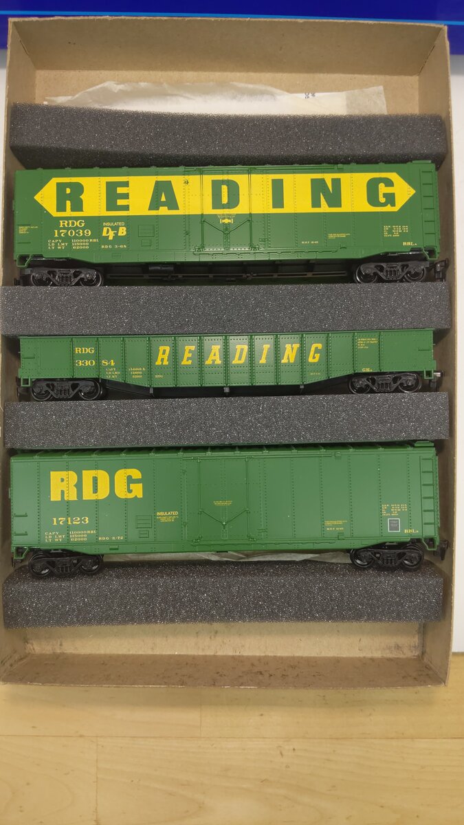 Athearn 2307 HO Scale Reading Company 50' Box Car & Gondola Kit (Set of 3)