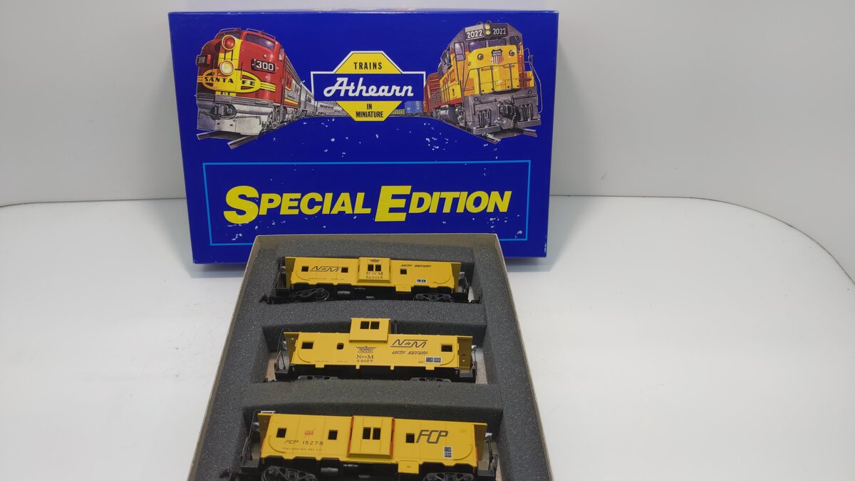 Athearn 2308 HO NdeM & Pacific Railroads Cabooses of Mexico Kit (Set of 3)