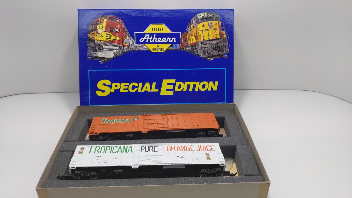 Athearn 2302 HO Tropicana 57' Reefer Car Kit (Set of 2)