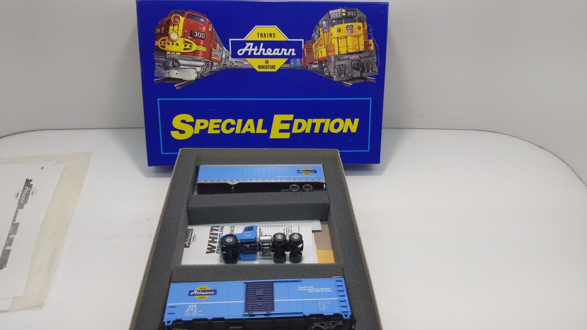 Athearn 2300 HO Special Edition Boxcar w/Tractor Trailer Kit (Set of 3)