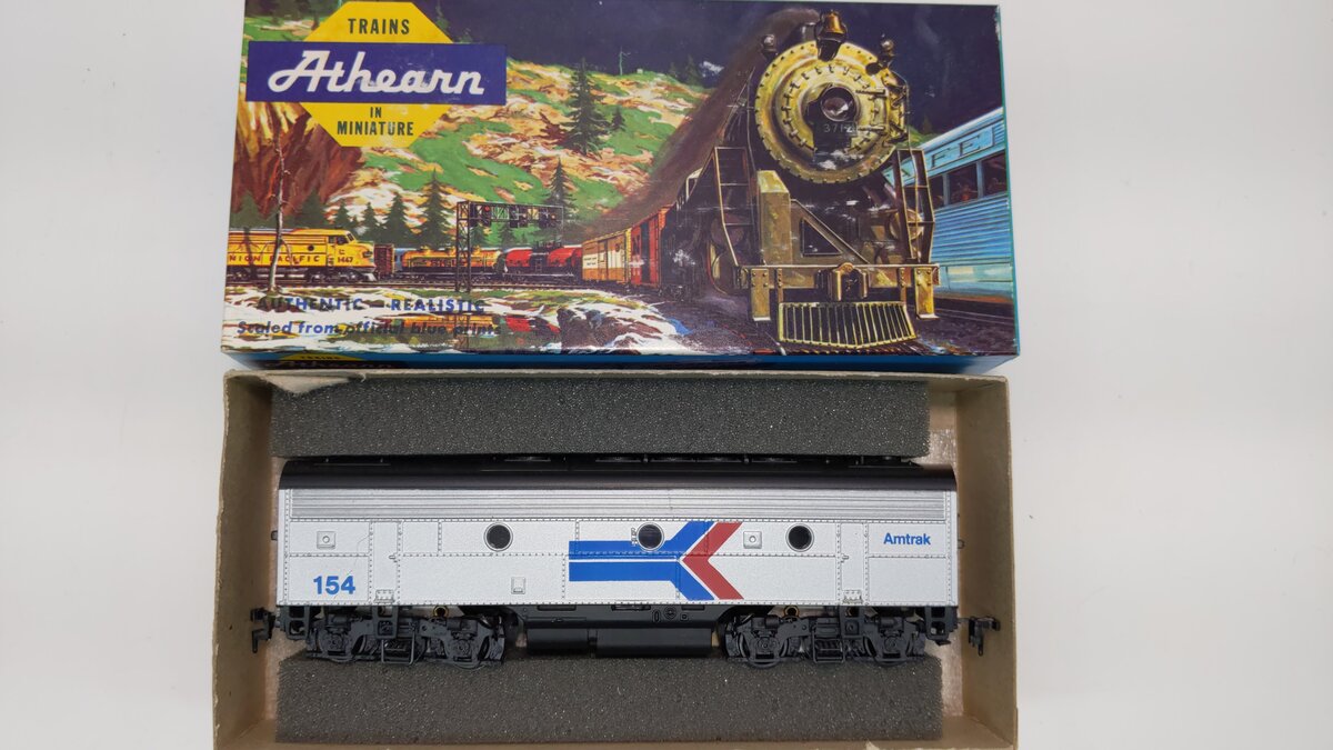 Athearn 3034 HO Amtrak F-7B Dummy Diesel Locomotive #154