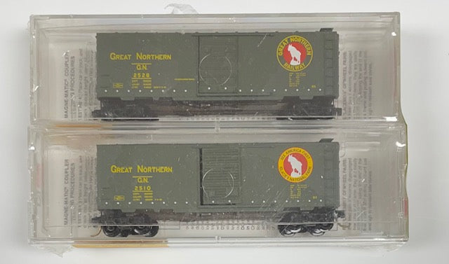 Micro-Trains 20406-2 N Scale Great Northern Box Cars (Set of 2)