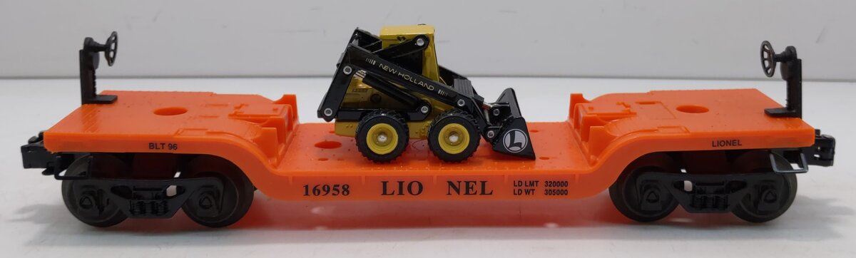 Lionel 6-16958 O Gauge Lionel Flatcar w/an Ertl New Holland Loader LN/Box