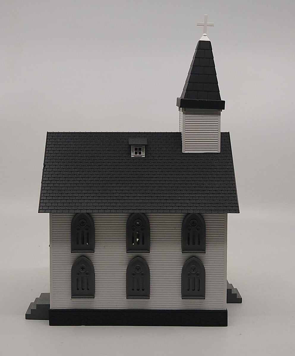 MTH 30-9002 O Gauge White Country Church with Gray Roof & Shutters #5 LN/Box