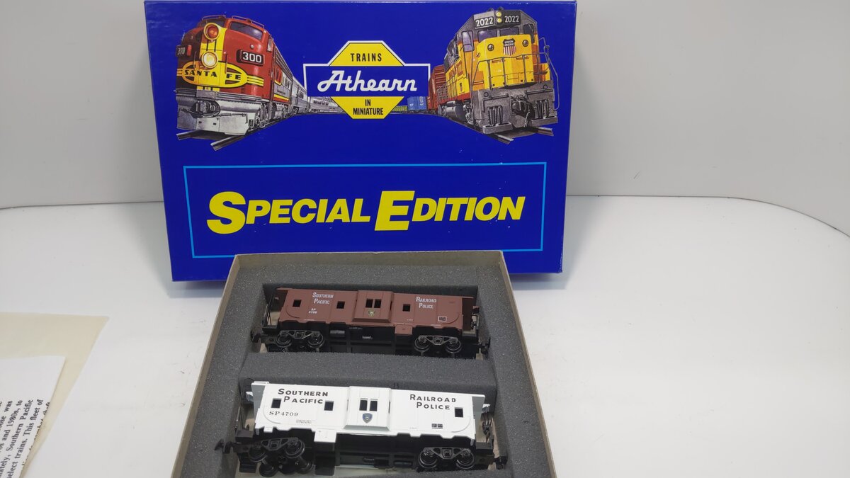 Athearn 2301 HO Scale Southern Pacific & Railroad Police Cabooses Kit (Box of 2)