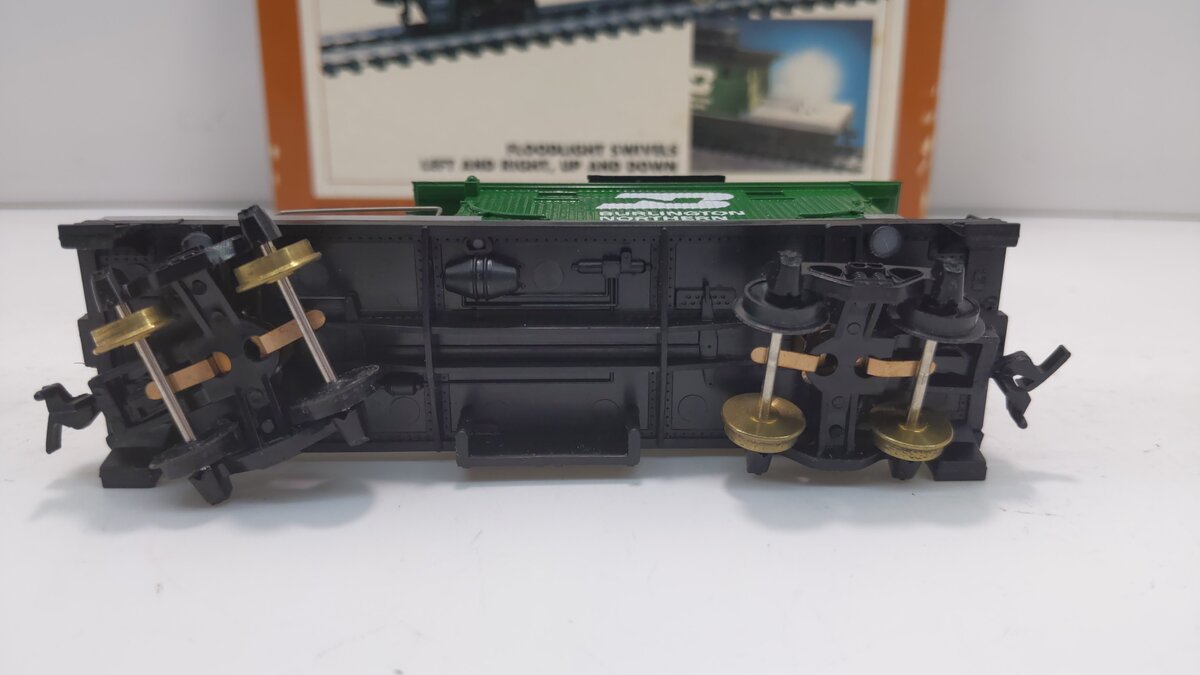 Tyco 346 HO Operating Floodlight Car Model Kit