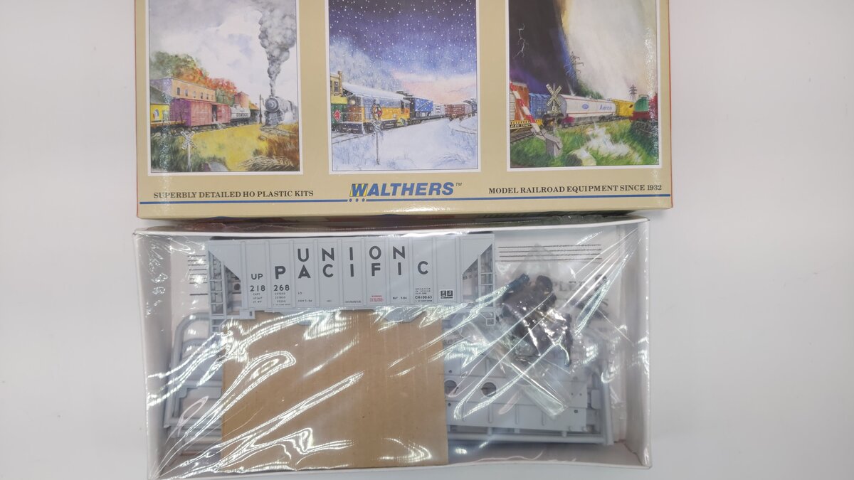Walthers 932-5401 HO Scale Union Pacific 100 Ton Cement Covered Hopper NIB