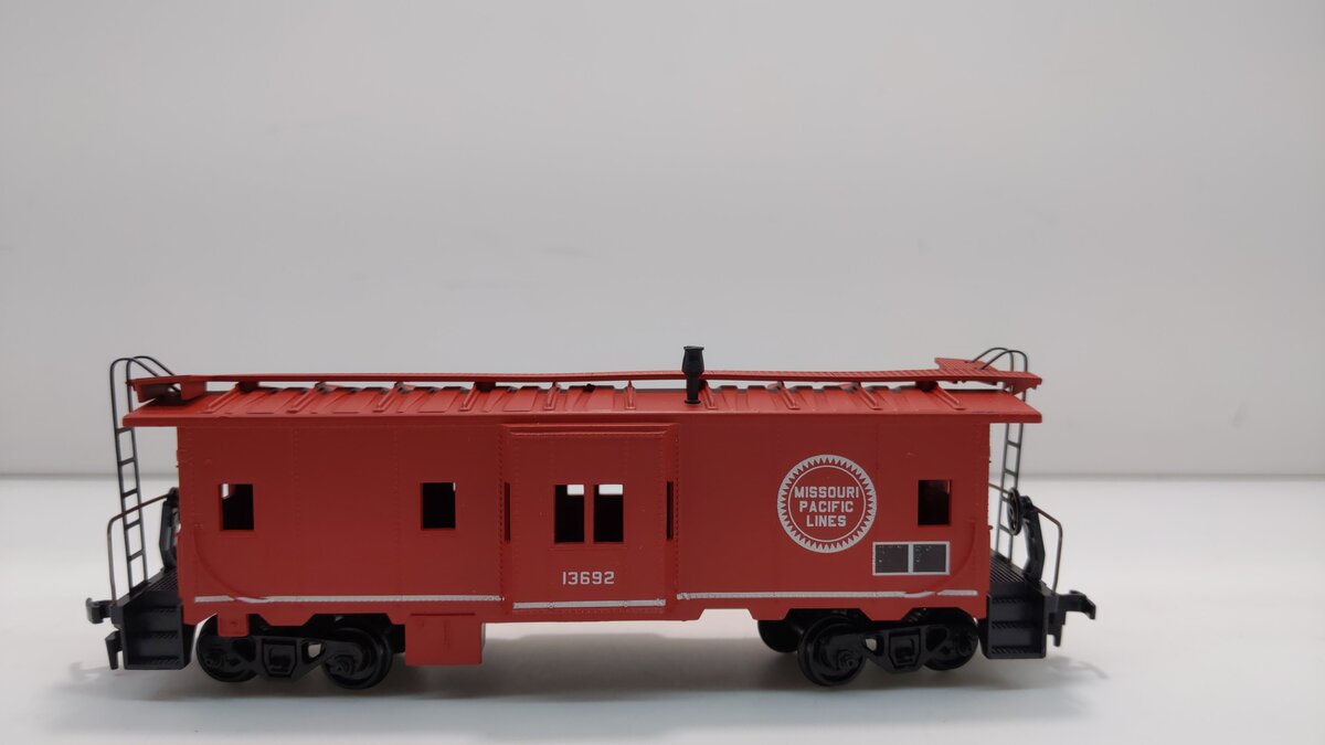 Athearn 1175 HO MOPAC Bay Window Caboose Kit