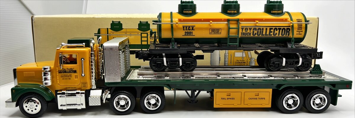 Taylor Made Trucks 2001 1:32 Flatbed Truck w/3-Dome Tank Car NIB
