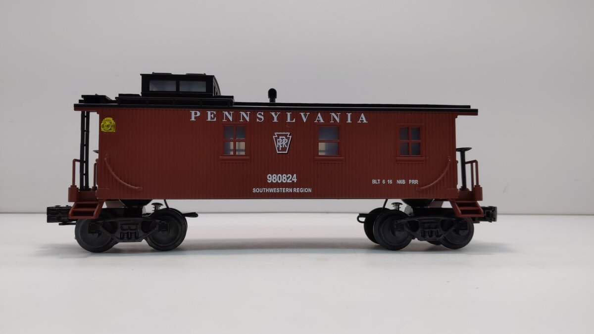 MTH 30-7715 O Gauge RailKing Pennsylvania Semi-Scale Woodsided Caboose #980824