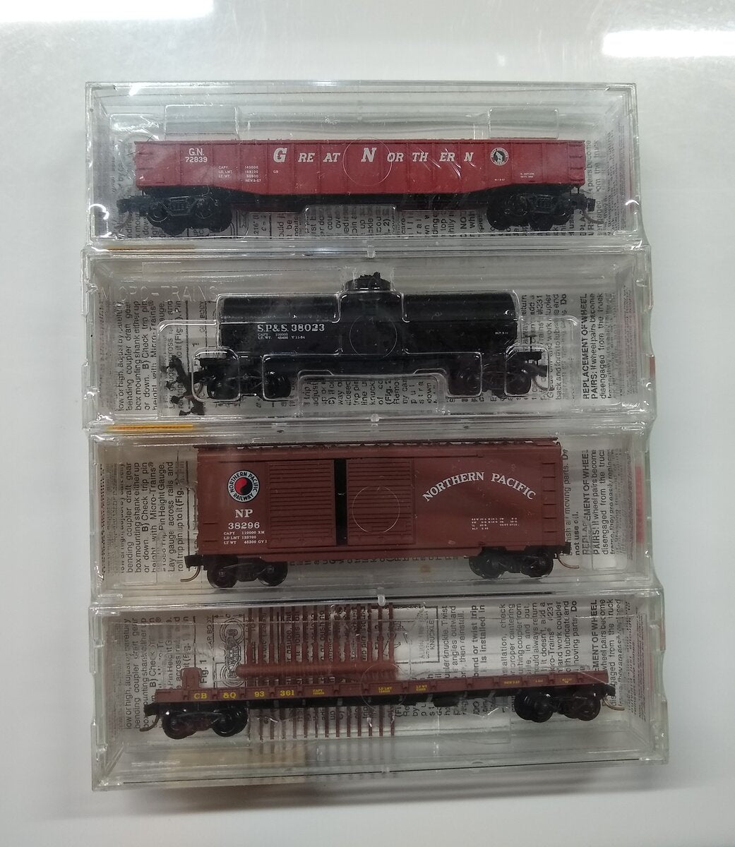 Micro-Trains 02300252 N BN Merger Fallen Flags #5 Freight Car (Set of 4)