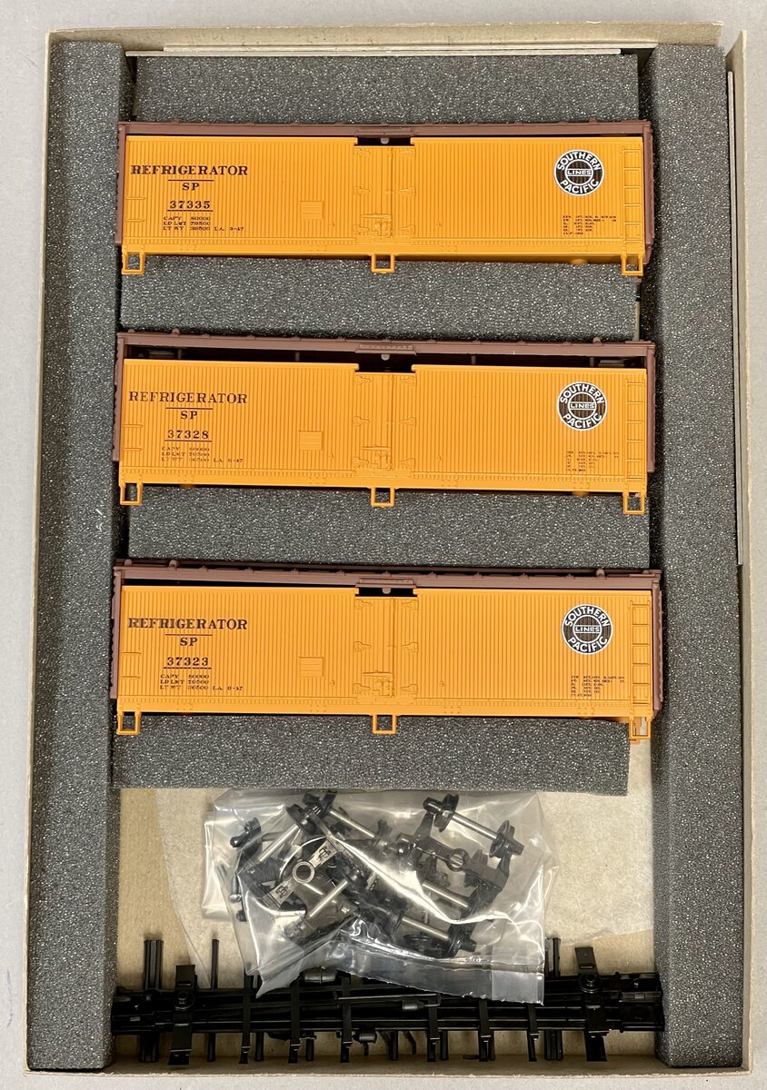 Athearn 2303 HO Southern Pacific Wood Side Refrigerator Car Kit (Set of 3)