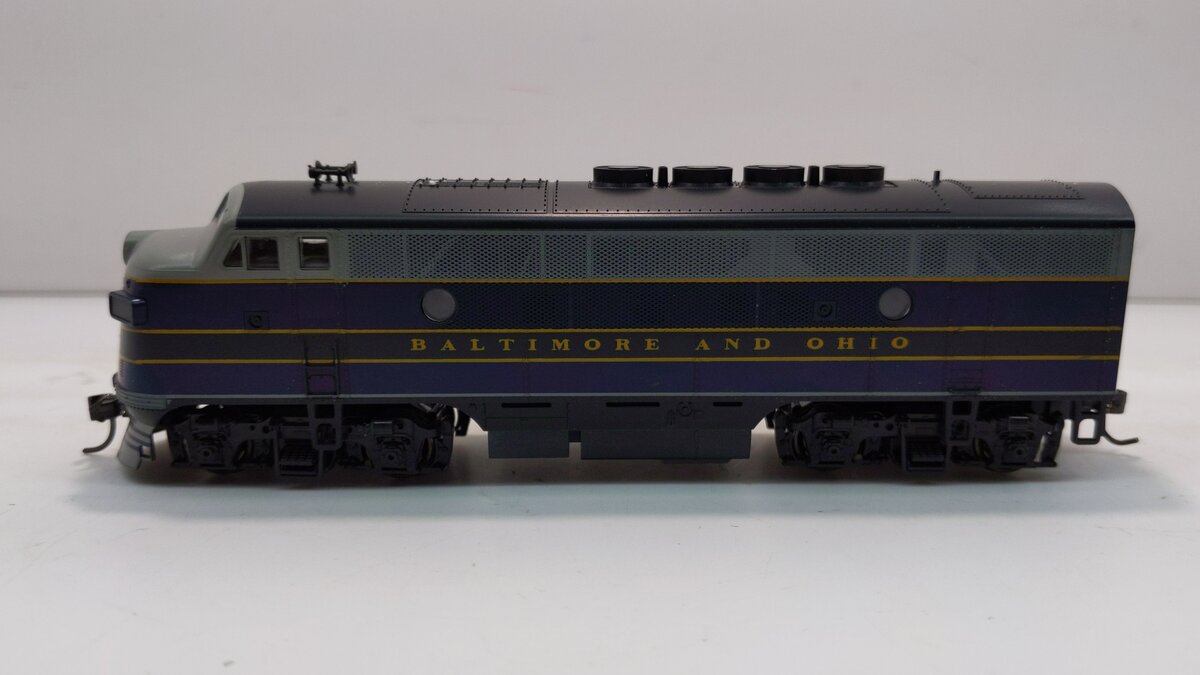 Stewart Hobbies 8132 HO Baltimore and Ohio F3A Phase II Dummy Diesel Locomotive EX