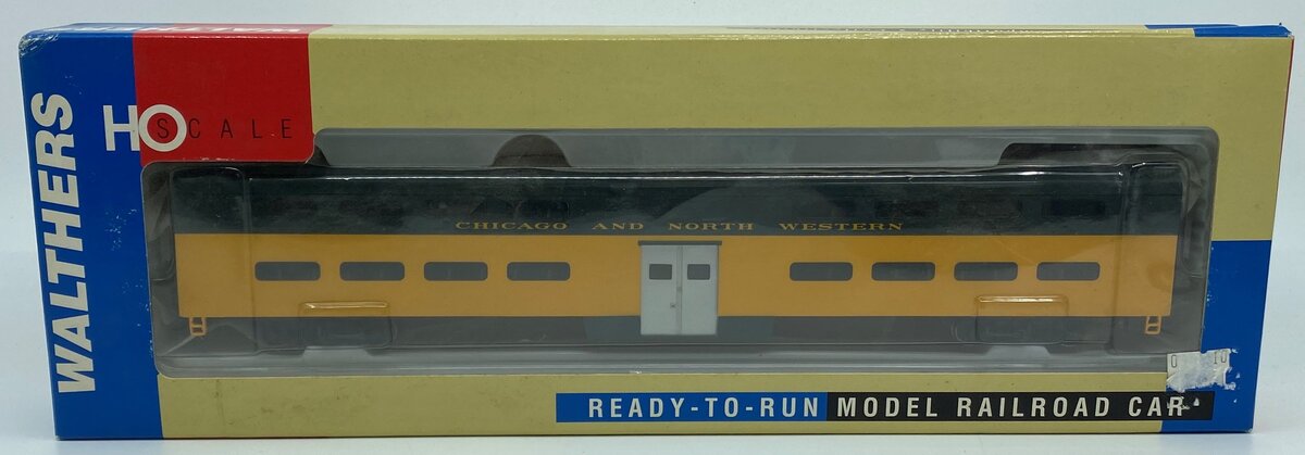 Walthers 932-6251 HO Scale Chicago & North Western Commuter Coach LN/Box