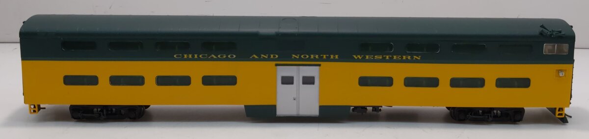 Walthers 932-6251 HO Scale Chicago & North Western Commuter Coach LN/Box
