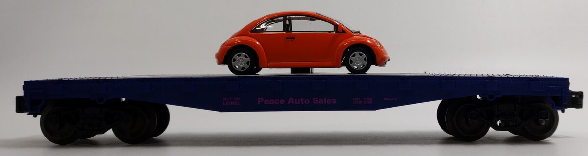 Lionel 6-19444 O Gauge Peace Auto Sales Flatcar with Volkswagen Bug