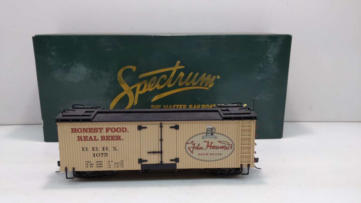 Bachmann 27467 On30 John Harvard's Brewhouse Billboard Reefer #1075