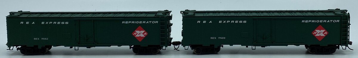 Walthers 932-26242 HO Scale REA Express Reefer (Pack of 2) LN/Box