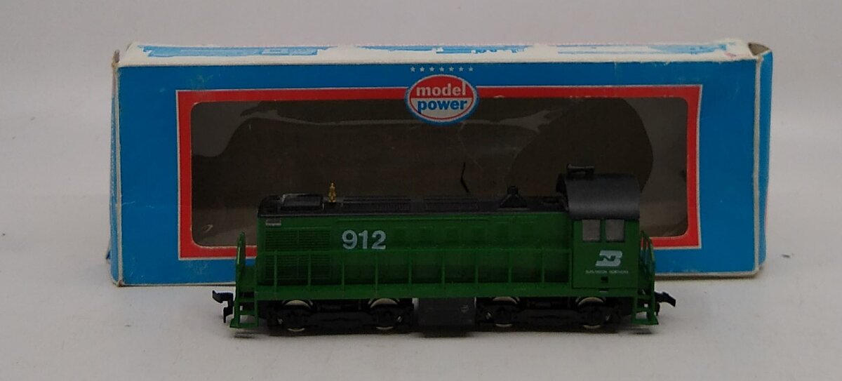 Model Power 6834 HO Scale Burlington Northern Diesel Locomotive # 912 LN/Box