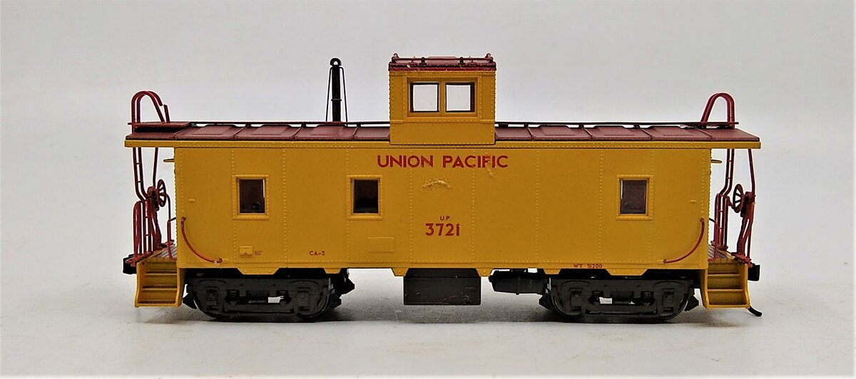 Trix 24904 HO Scale Union Pacific CA-3 Caboose #3721 LN/Box