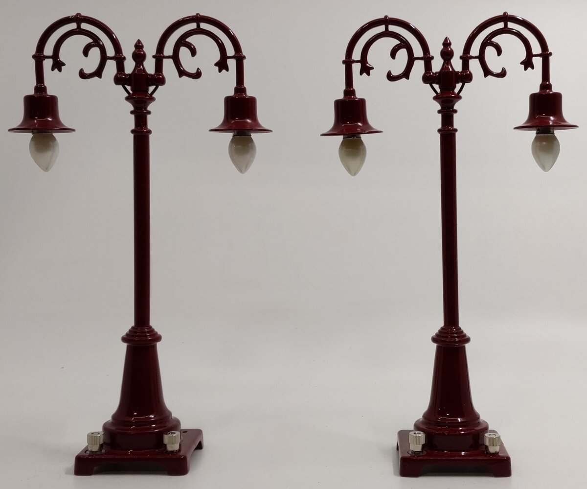 MTH 20-1019 O Gauge No.54 Maroon Lamp Post Set LN/Box
