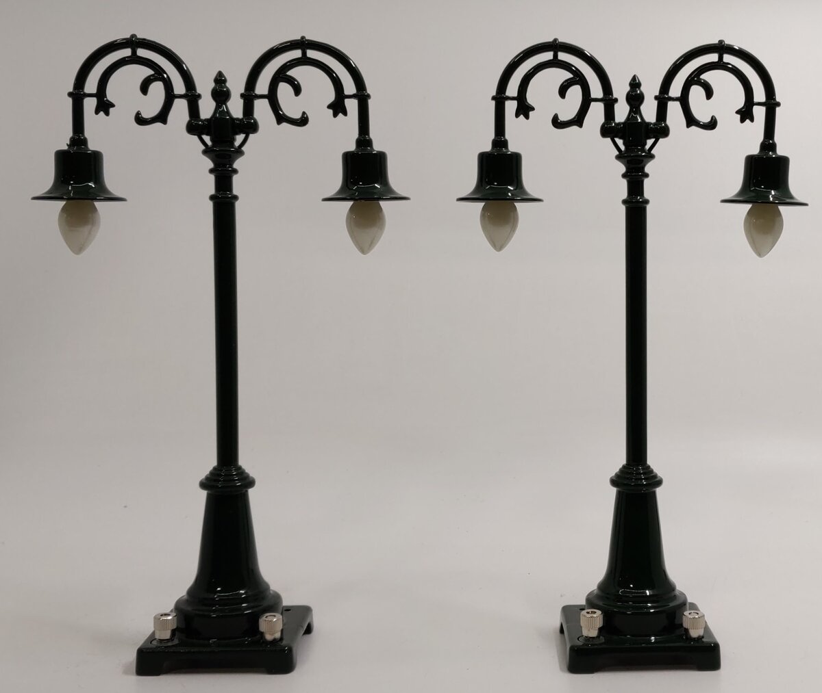 MTH 20-1020 O No.54 Green Lamp Post Set LN/Box
