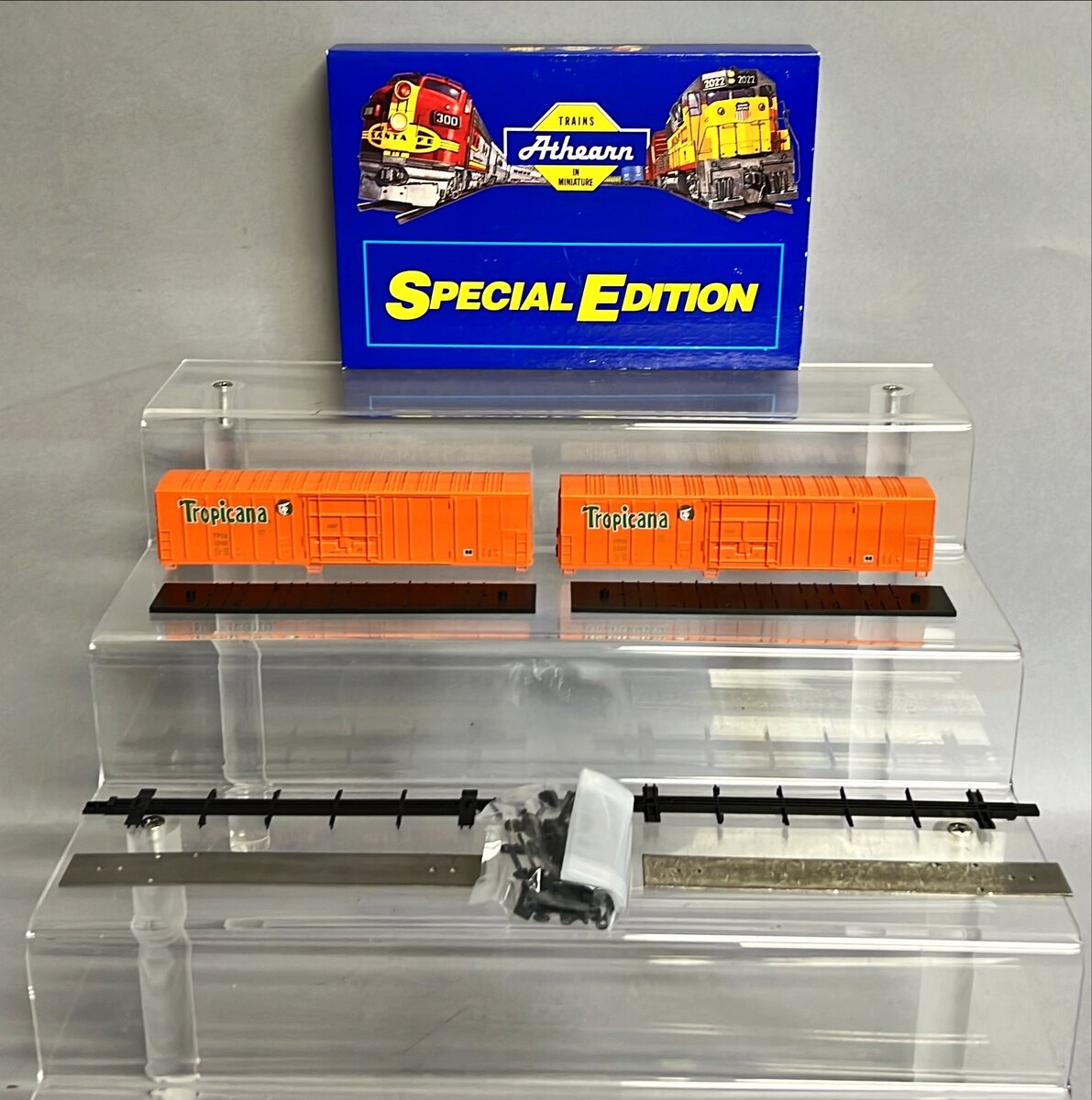 Athearn 2319 HO Scale Tropicana 57'''' Reefer Car #1229 & 1242 Kit (Set of 2)