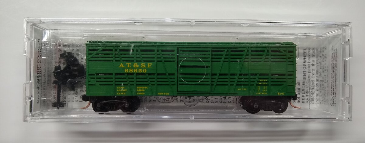Micro-Trains 03500070 N ATSF 40' Despatch Stock Car #68650