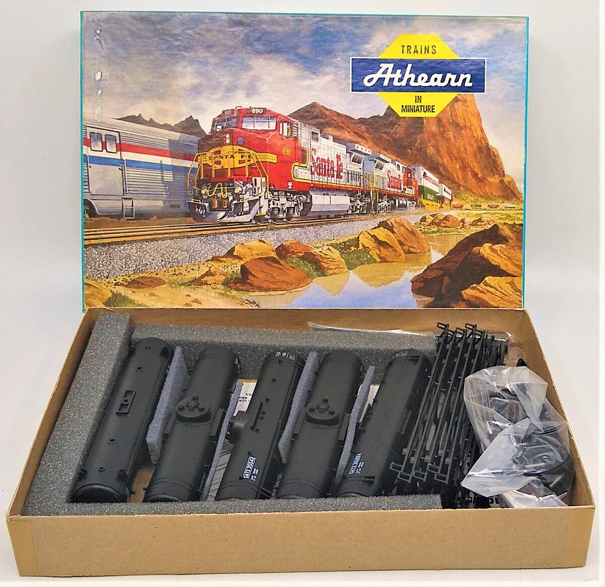 Athearn 1597 HO Scale GATX Single Dome Tank Car Kit (Pack of 5)