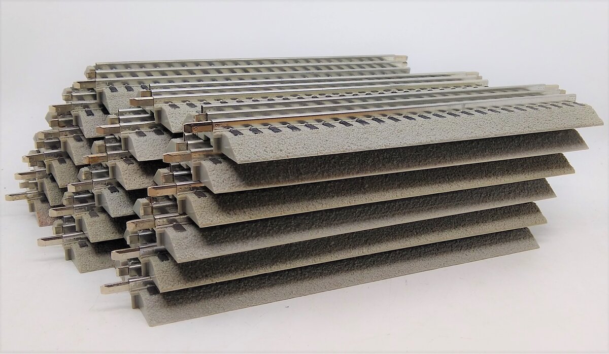 Lionel 6-12014 FasTrack 10 Inch Straight Track (18) EX