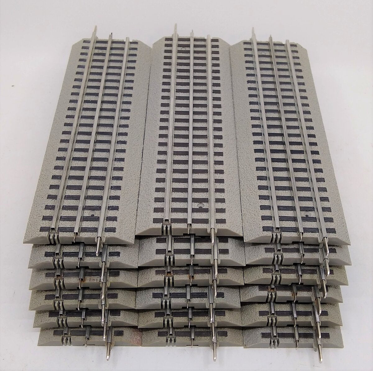 Lionel 6-12014 FasTrack 10 Inch Straight Track (18) EX