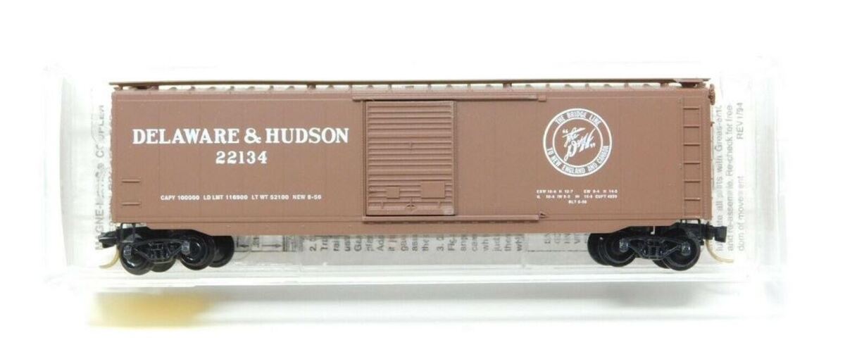 Micro-Trains 03100070 N Delaware & Hudson 50' Standard Single Door Boxcar #22134