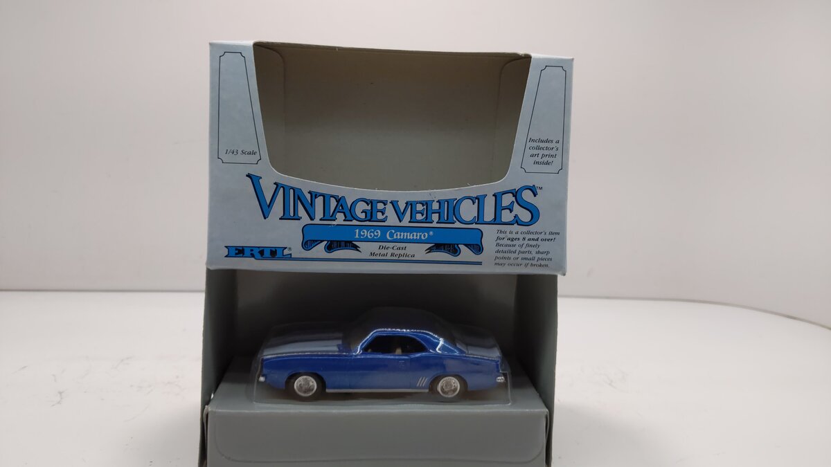 Ertl 2809 Classic Vehicles 1:43 Die Cast Blue w/White Stripes 1969 Camaro LN/Box