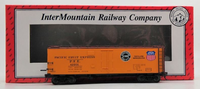 InterMountain 46702P-37 HO Pacific Fruit Express R-40-10 Reefer Car #42201 EX/Box