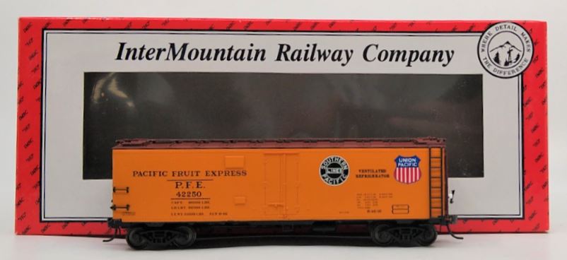 InterMountain 46702P-39 HO Scale Pacific Fruit Express R-40-10 Reefer Car #42250 EX/Box