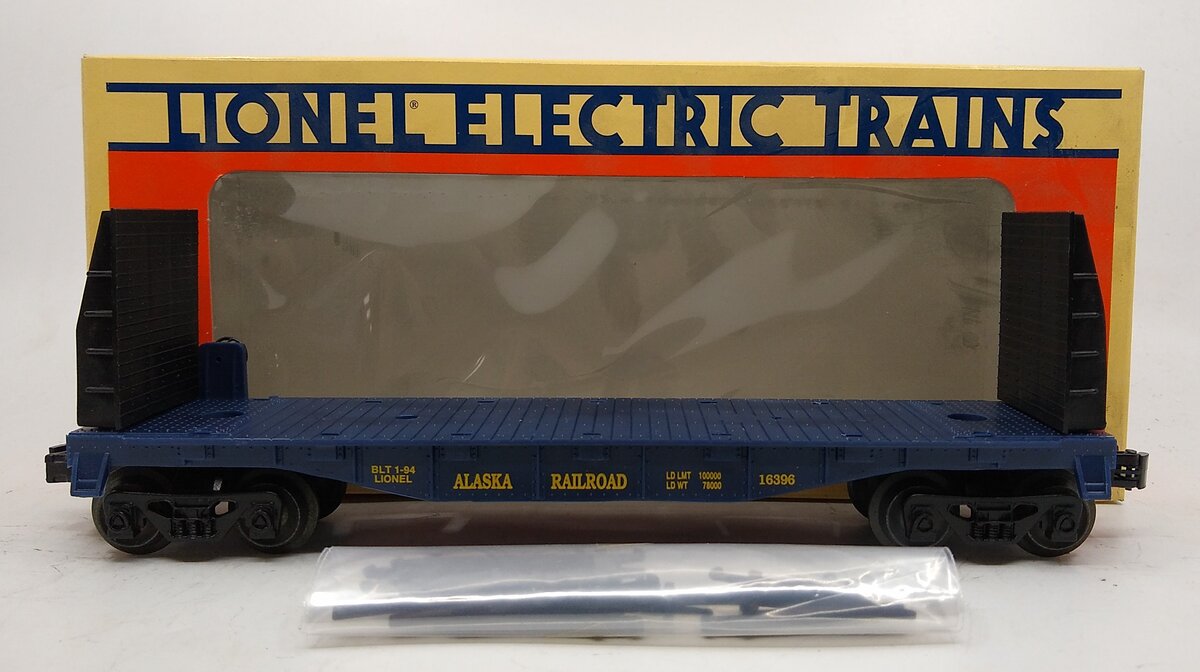 Lionel 6-16396 O Gauge Alaska Railroad Flatcar with Bulkheads and Stakes LN/Box