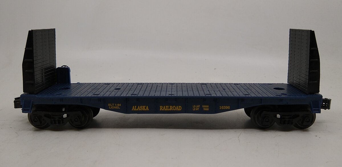 Lionel 6-16396 O Gauge Alaska Railroad Flatcar with Bulkheads and Stakes LN/Box
