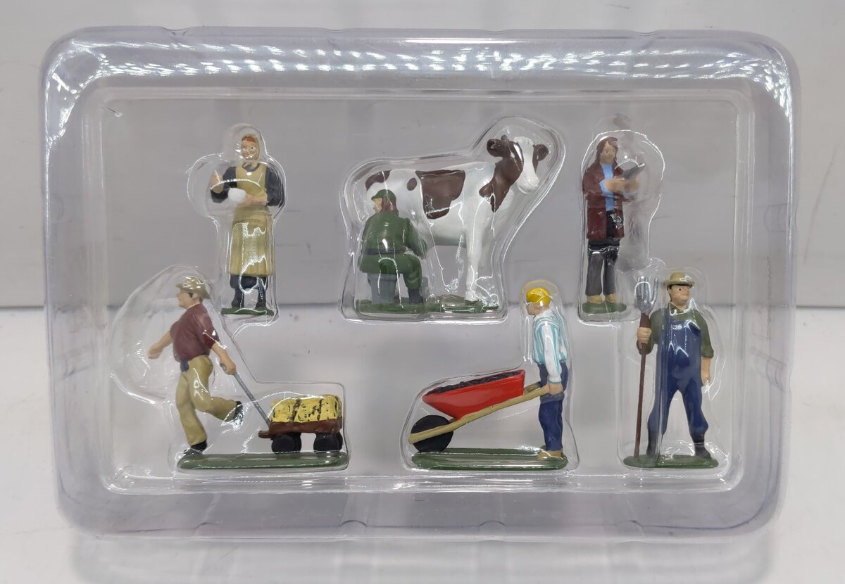 Lionel 6-24196 O Scale Farm People Hand Painted Figures (Set of 6) LN/Box