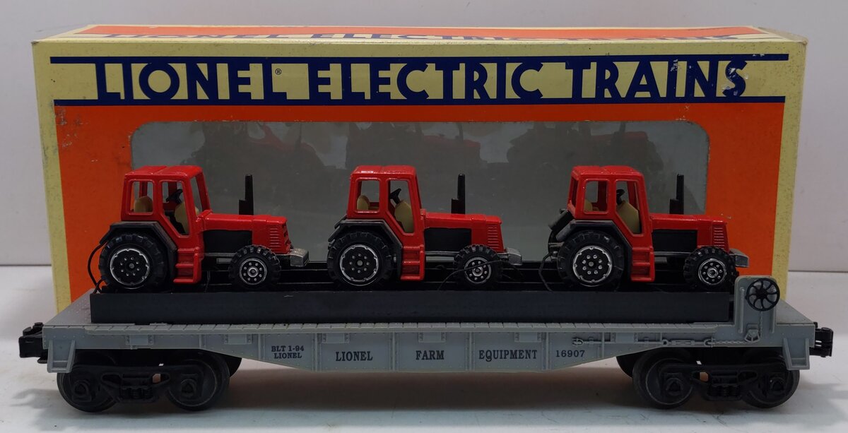 Lionel 6-16907 O Gauge Flatcar with 3 Farm Tractors LN/Box
