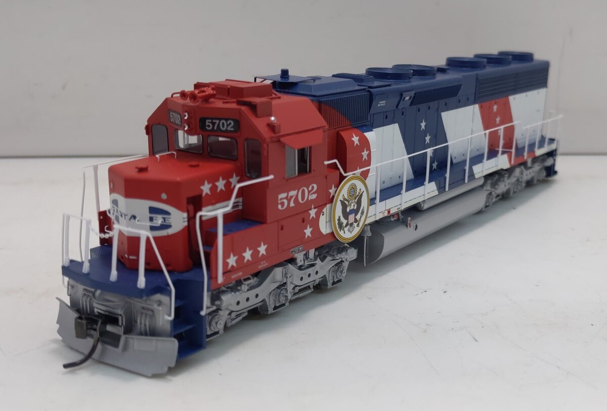 Athearn G67189 HO Scale Santa Fe-Bicentennial SD45-2 Diesel Locomotive #5702 LN/Box