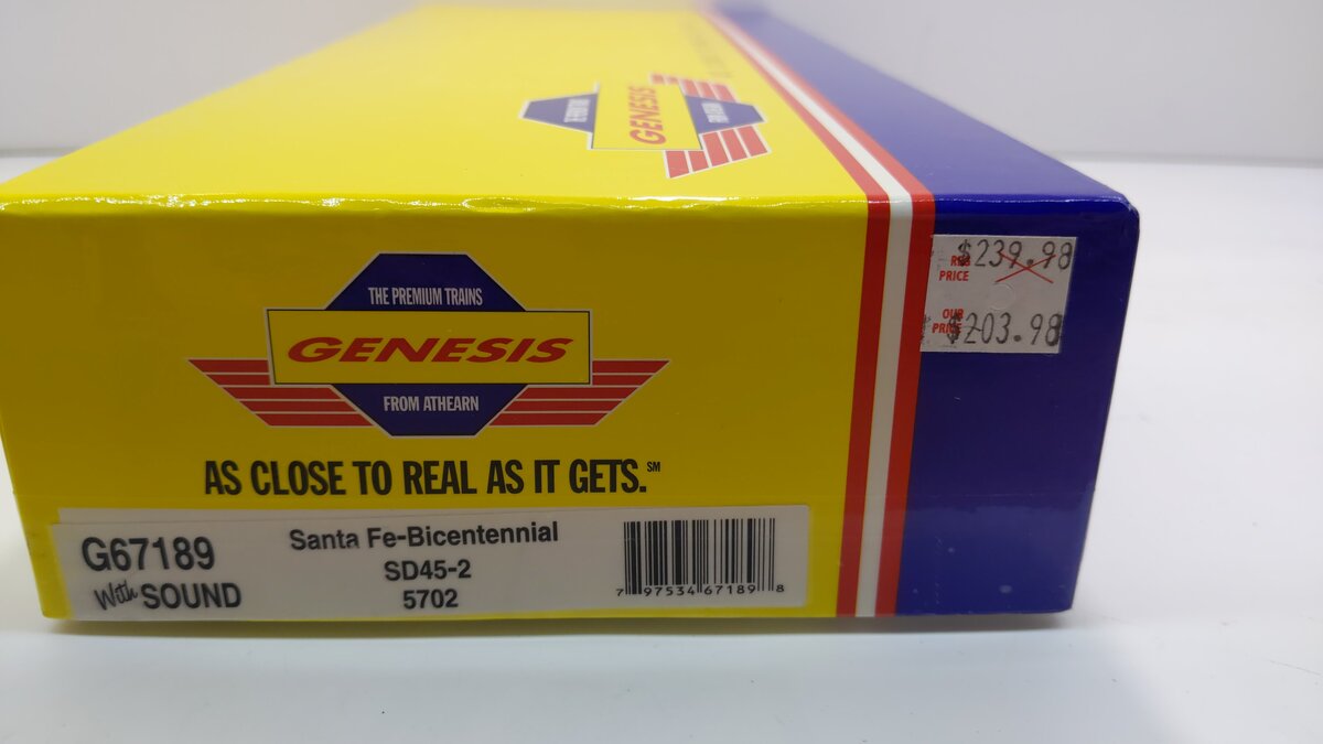 Athearn G67189 HO Scale Santa Fe-Bicentennial SD45-2 Diesel Locomotive #5702 LN/Box