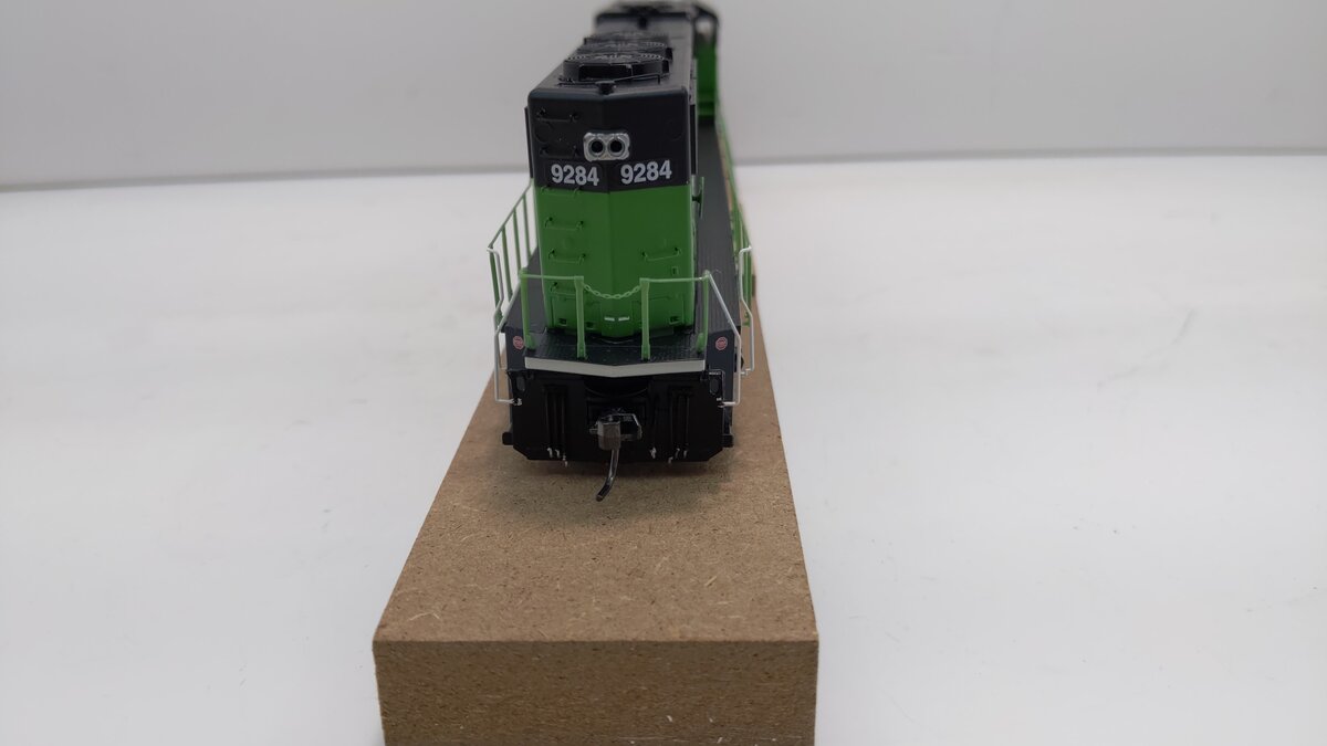 Athearn G67354 HO Burlington Northern SD60M Diesel Locomotive w/ Sound #9284 NIB