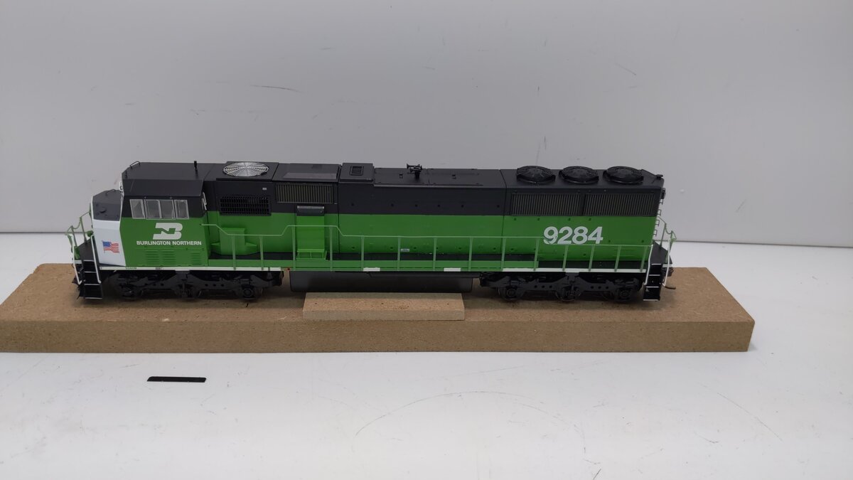 Athearn G67354 HO Burlington Northern SD60M Diesel Locomotive w/ Sound #9284 NIB